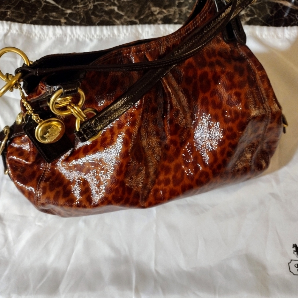 Coach Purse (f1093-15749 Maggie Patent Leather Cheetah)